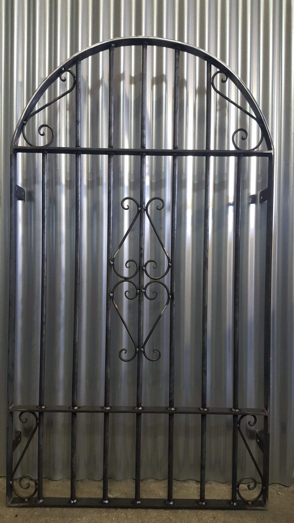 REJA CON MEDIO PUNTO 1 e1552853171424 576x1024 - FORJA